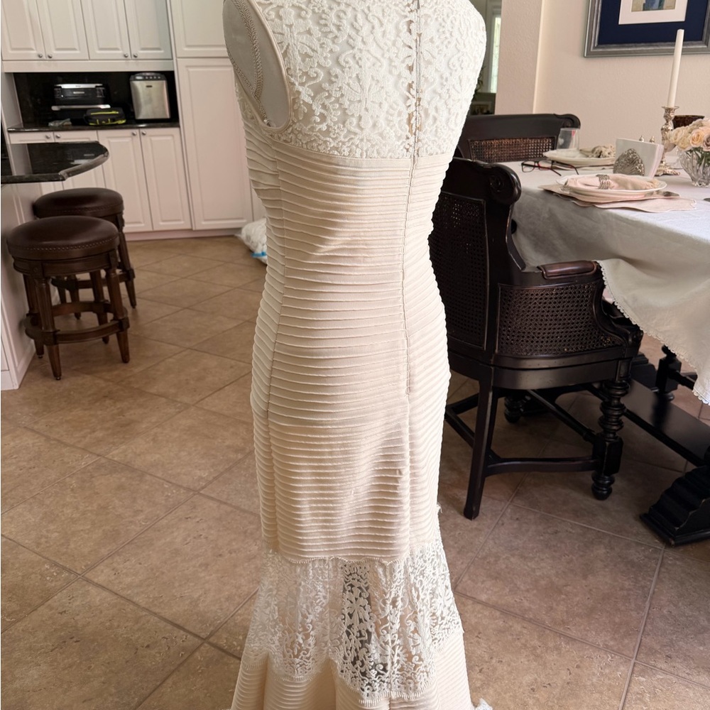 Tadashi Shoji Cream Lace I’M MOVING, MAKE YOUR OFFER! EVERYTHING MUST GO - Picture 3 of 7